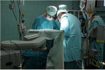 W sali hybrydowej można przeprowadzać operacje wielorakiego typu