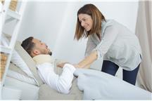 Wypożyczenie łóżka rehabilitacyjnego dla chorego - co musisz wiedzieć?