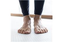 Opuchlizna i stan zapalny przy haluksach - co może nasilać objawy?