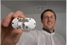 Kompaktowy generator promieniowania synchrotronowego