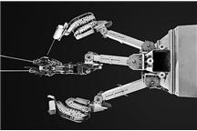 Zdaniem dr Grzegorza Religi roboty nie zastąpią chirurgów Zdaniem dr Grzegorza Religi roboty nie zastąpią chirurgów
